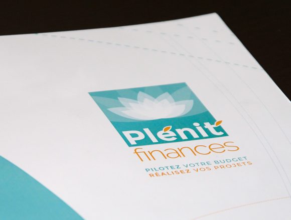 Zoom sur le logo de Plénit'finances provenant de la 1ere de couv du dépliant